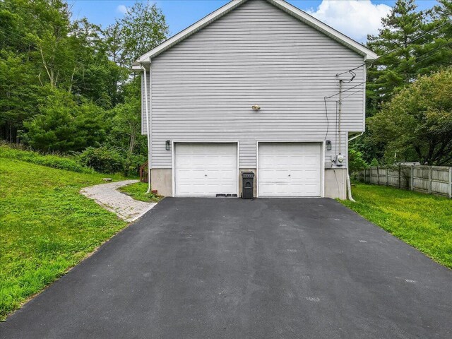 838 Cayuga Way, Stroudsburg, PA 18360 - view of home's exterior featuring asphalt driveway and a garage