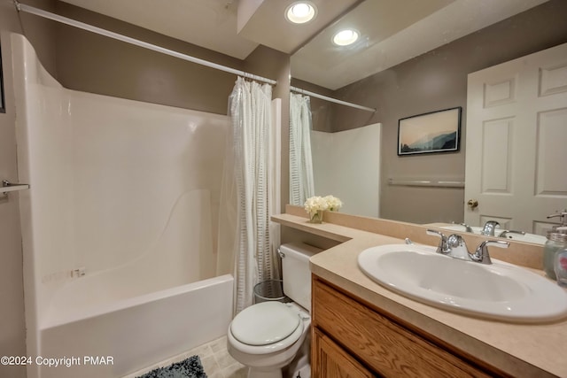 480 Spruce Dr, Tannersville, PA 18372 - full bath with toilet, vanity, shower / tub combo, and recessed lighting