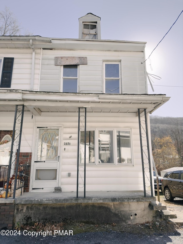 view of front of property