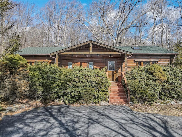 view of front of house featuring a shingled roof