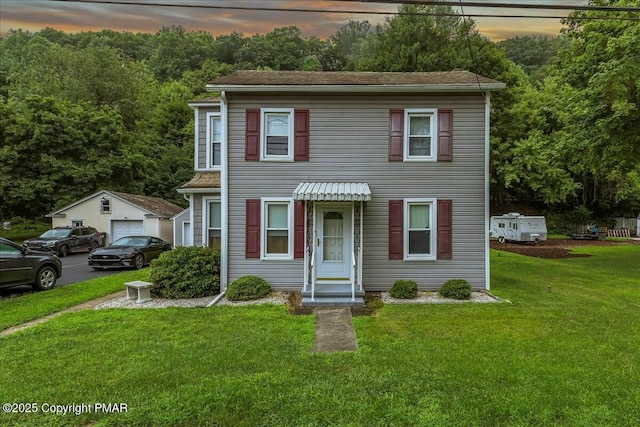 view of front facade with a lawn