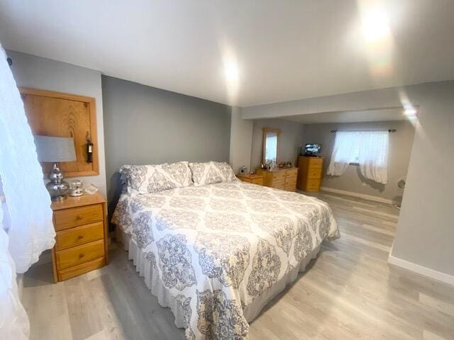 1293 Winding Way, Tobyhanna, PA 18466 - bedroom featuring light wood finished floors and baseboards