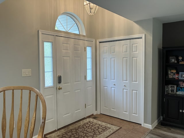 tiled entrance foyer featuring baseboards