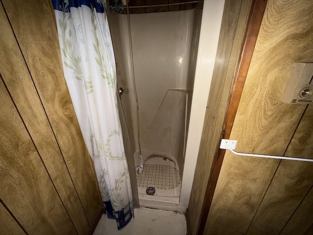 5 S 9th St, Stroudsburg, PA 18360 - bathroom featuring a shower with curtain