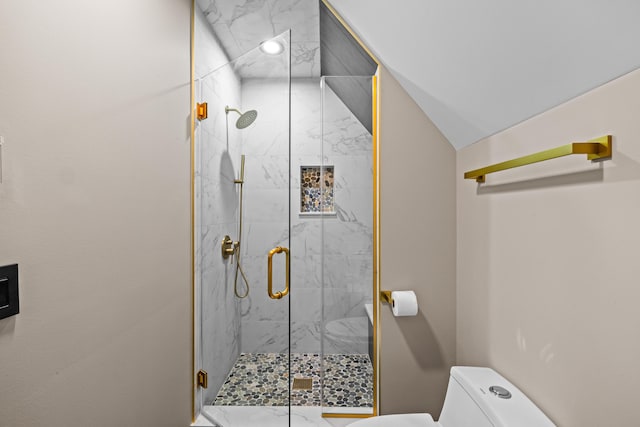2154 Valleyview Dr, Bushkill, PA 18324 - bathroom featuring toilet, a marble finish shower, and vaulted ceiling