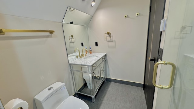 2154 Valleyview Dr, Bushkill, PA 18324 - bathroom with toilet, vanity, baseboards, and a shower with door