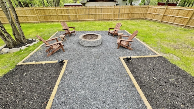 2154 Valleyview Dr, Bushkill, PA 18324 - fenced backyard featuring an outdoor fire pit