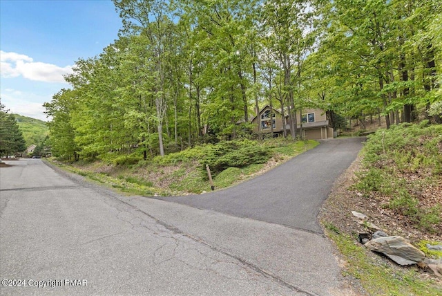 Listing photo 3 for 460 Spruce Dr, Tannersville PA 18372