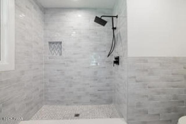 118 Eagle Rock Rd, Lackawaxen, PA 18435 - bathroom with a tile shower