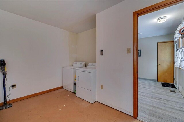 laundry area featuring laundry area, baseboards, visible vents, and washing machine and clothes dryer