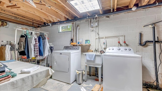 2125 Sassafras Ln, Kunkletown, PA 18058 - laundry area featuring washer and clothes dryer