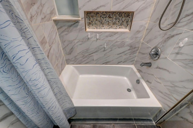 1702 Donalds Rd, Effort, PA 18330 - full bathroom featuring shower / tub combo