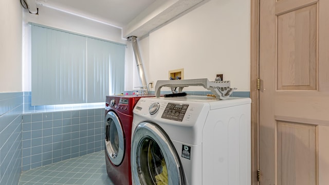 laundry room with tile patterned floors and washing machine and clothes dryer