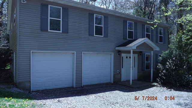 view of front facade featuring a garage