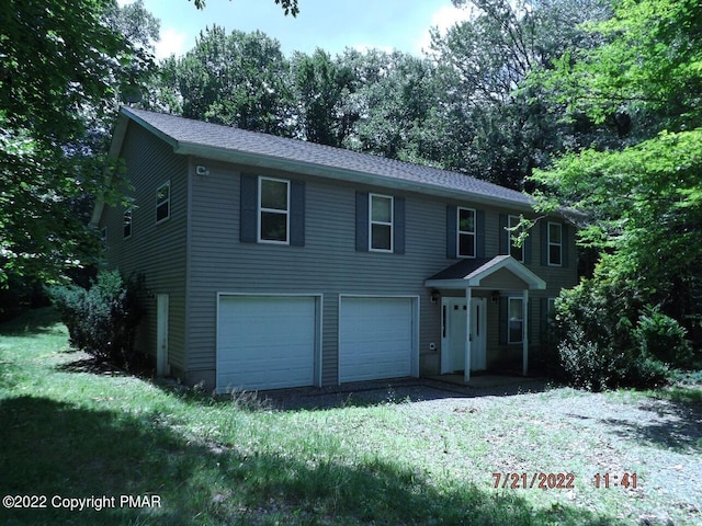 view of front facade featuring a garage