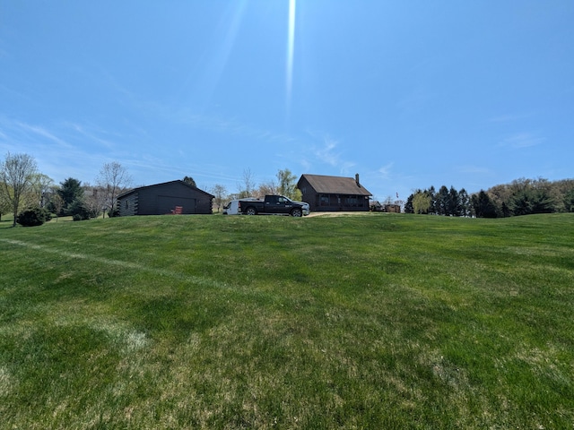 view of yard featuring a rural view