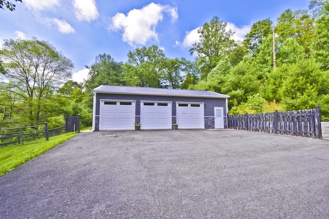 2115 Upper Smith Gap Rd, Saylorsburg, PA 18353 - view of detached garage