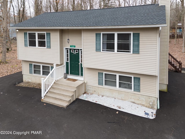 133 Sundew Dr, East Stroudsburg, PA 18301 - split foyer home with a chimney