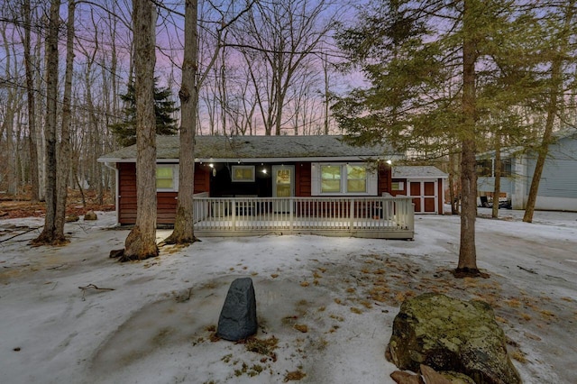 view of front of house with aphalt driveway and covered porch