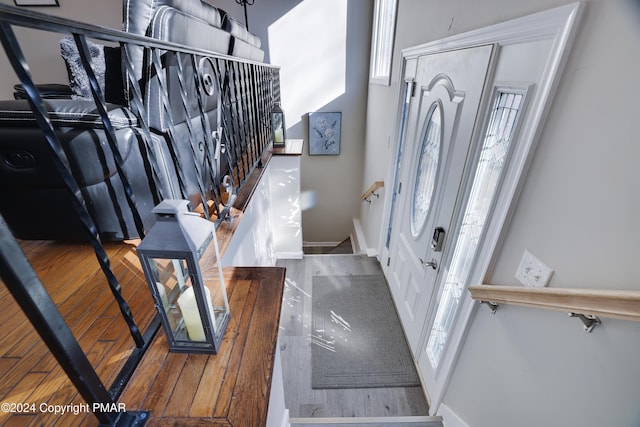 foyer featuring wood finished floors and baseboards