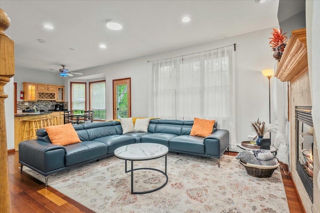 392 Hemlock Dr, Tobyhanna, PA 18466 - living area featuring wood finished floors, ceiling fan, recessed lighting, and a glass covered fireplace