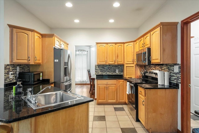 392 Hemlock Dr, Tobyhanna, PA 18466 - kitchen with stainless steel appliances, a sink, decorative backsplash, recessed lighting, and light tile patterned floors