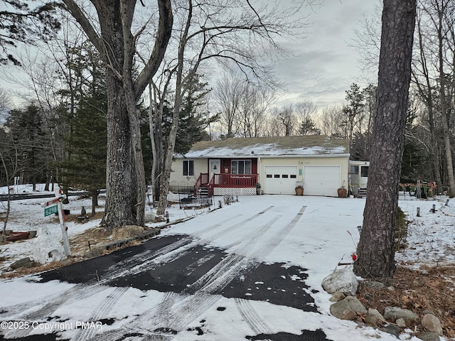 view of front facade featuring a garage