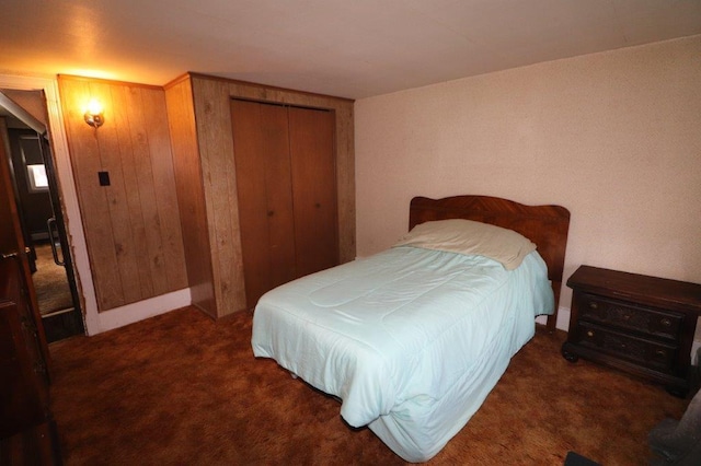 carpeted bedroom featuring a closet