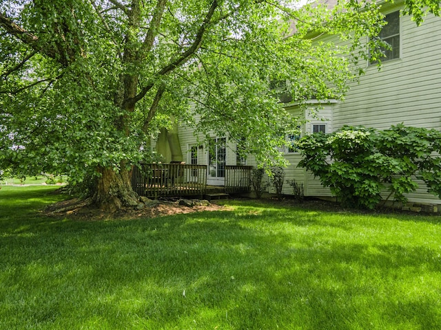 49 Central Dr, Easton, PA 18045 - view of grassy yard featuring a wooden deck