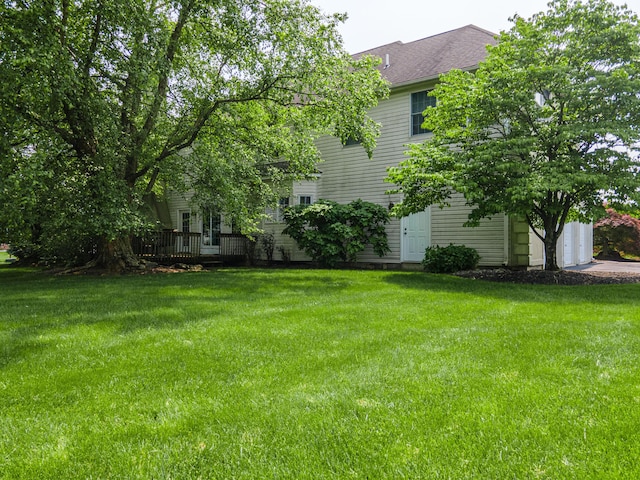 49 Central Dr, Easton, PA 18045 - view of grassy yard featuring a deck