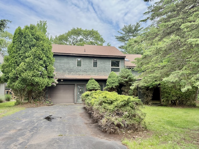 402 Shinymountain Ct, Greentown, PA 18426 - view of front facade with driveway, an attached garage, and a front lawn