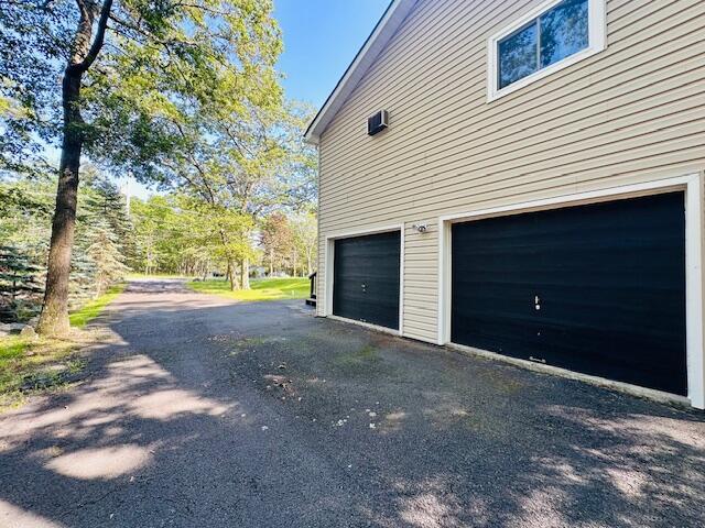 2383 Eagle Path, Bushkill, PA 18324 - garage featuring asphalt driveway