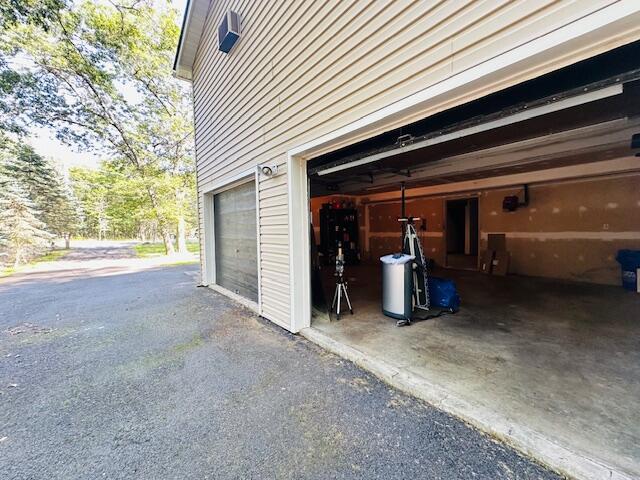 2383 Eagle Path, Bushkill, PA 18324 - garage featuring asphalt driveway