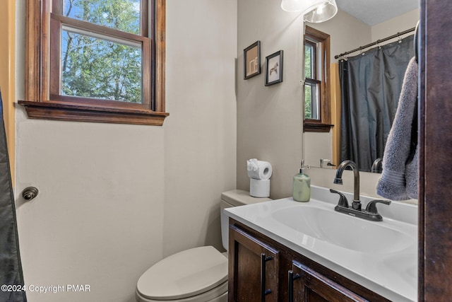 156 Poplar Pl, Blakeslee, PA 18610 - bathroom featuring toilet and vanity