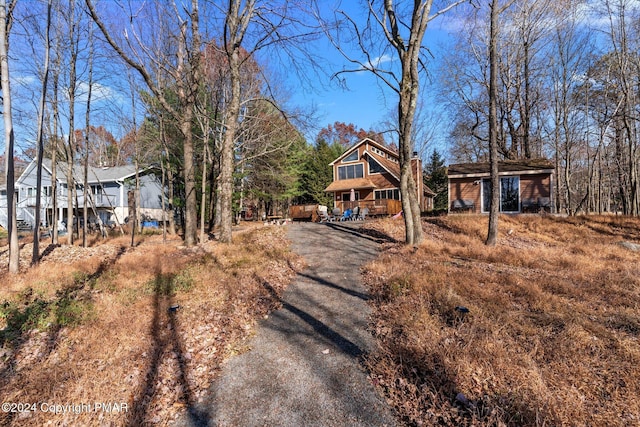 156 Poplar Pl, Blakeslee, PA 18610 - chalet / cabin featuring driveway and a chimney