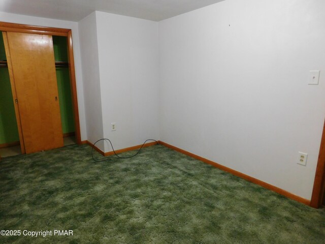 unfurnished bedroom featuring carpet flooring