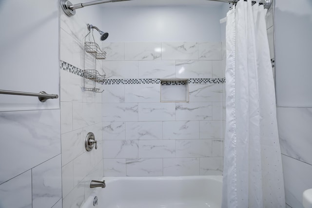 3109 Snowden Dr, Bushkill, PA 18324 - bathroom featuring shower / bath combo