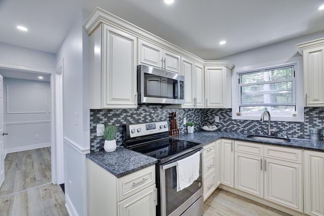 3109 Snowden Dr, Bushkill, PA 18324 - kitchen featuring stainless steel appliances, tasteful backsplash, light wood-style flooring, dark stone counters, and recessed lighting