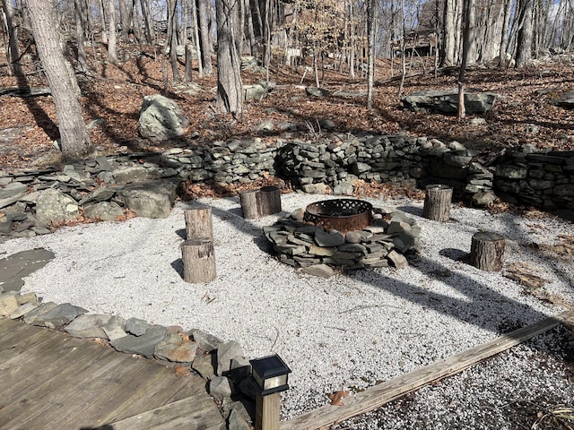 view of yard featuring an outdoor fire pit