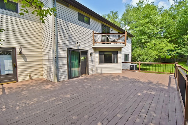 122 Mcmichaels Ct, Stroudsburg, PA 18360 - view of wooden terrace