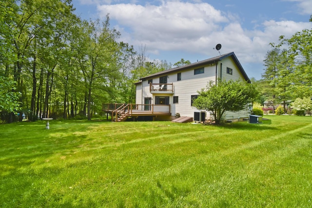 122 Mcmichaels Ct, Stroudsburg, PA 18360 - back of property with a balcony, a deck, and a lawn