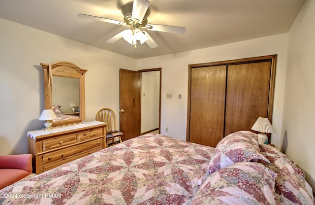 bedroom featuring ceiling fan and a closet