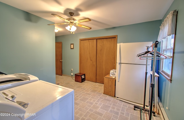 clothes washing area with washer / dryer and ceiling fan