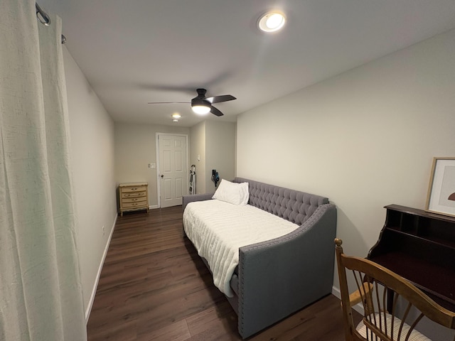 1085 Maple Lake Dr, Bushkill, PA 18324 - bedroom featuring dark wood-style flooring, baseboards, ceiling fan, and recessed lighting