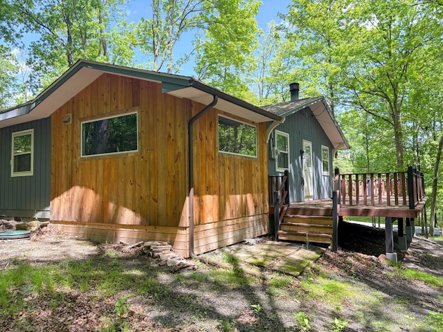 1085 Maple Lake Dr, Bushkill, PA 18324 - view of front of property with a wooden deck