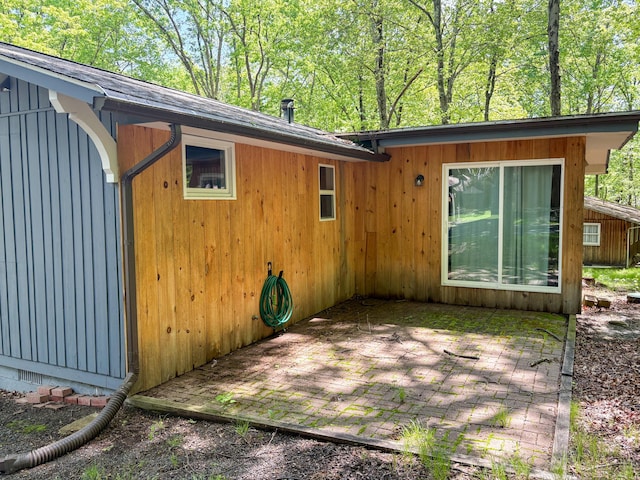 1085 Maple Lake Dr, Bushkill, PA 18324 - view of home's exterior featuring a patio