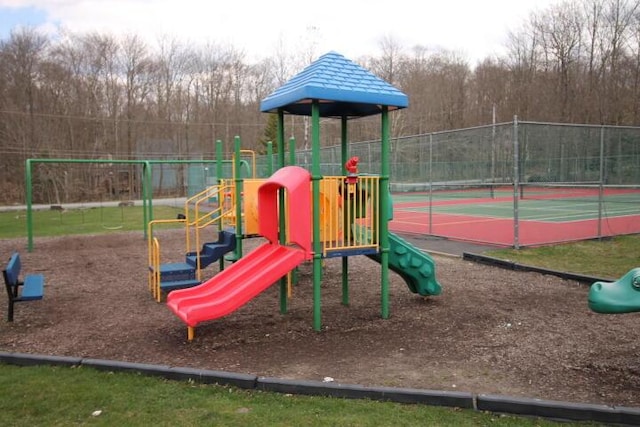 179 Choctaw Dr, Pocono Lake, PA 18347 - communal playground featuring fence