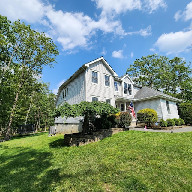 408 Sassafrass Way, Stroudsburg, PA 18360 - traditional-style house featuring a front yard