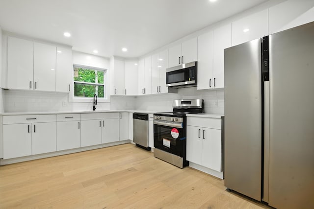 16 Norman Dr, East Stroudsburg, PA 18302 - kitchen featuring stainless steel appliances, light countertops, light wood finished floors, backsplash, and recessed lighting