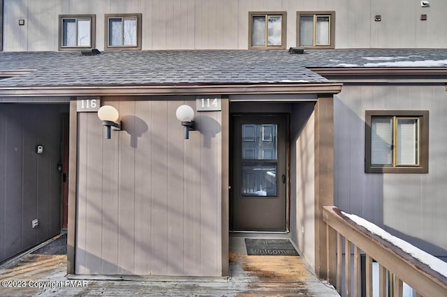 property entrance with a shingled roof